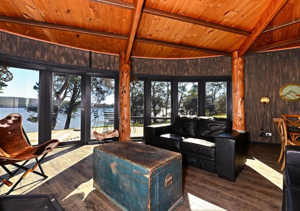 Taylors Bay Cottage House in South Bruny