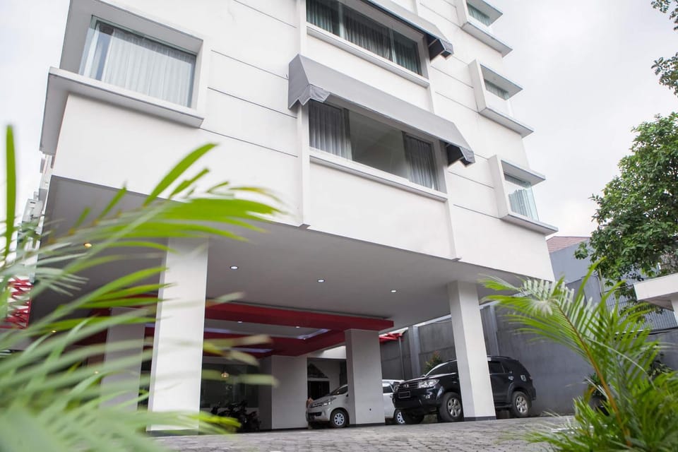 Facade/entrance