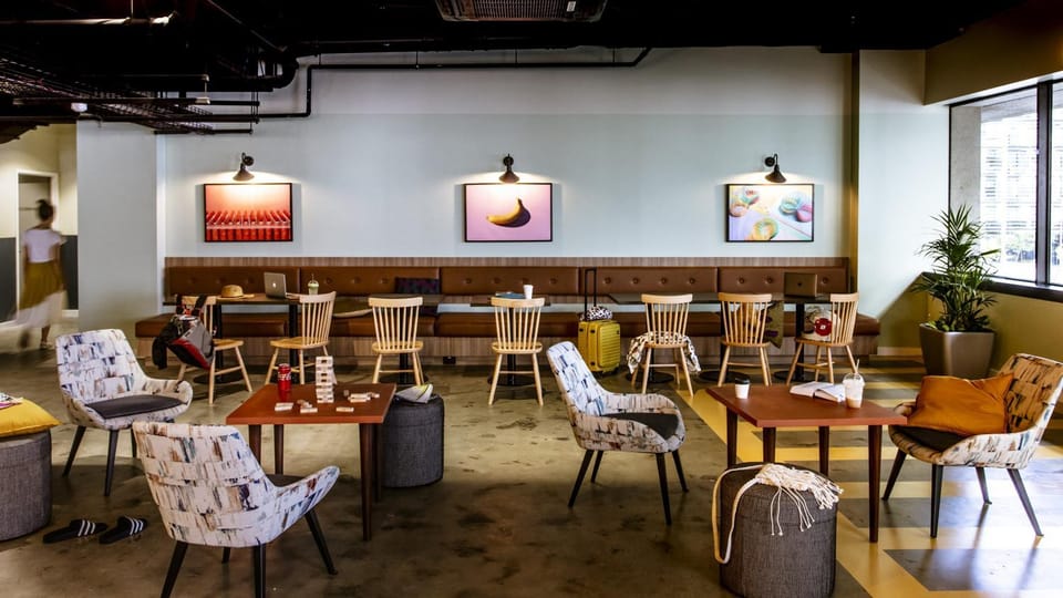 Restaurant/places to eat, Lounge or bar
