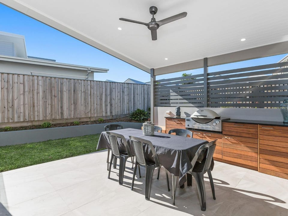 Patio, Day, Balcony/Terrace, Dining area