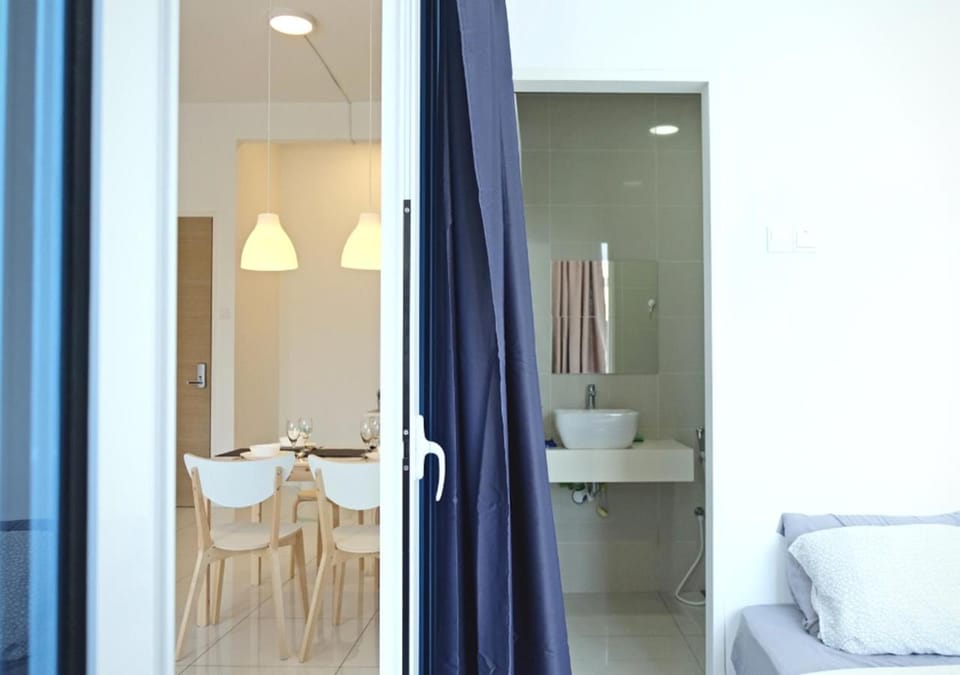 Shower, Toilet, Bathroom, Bedroom