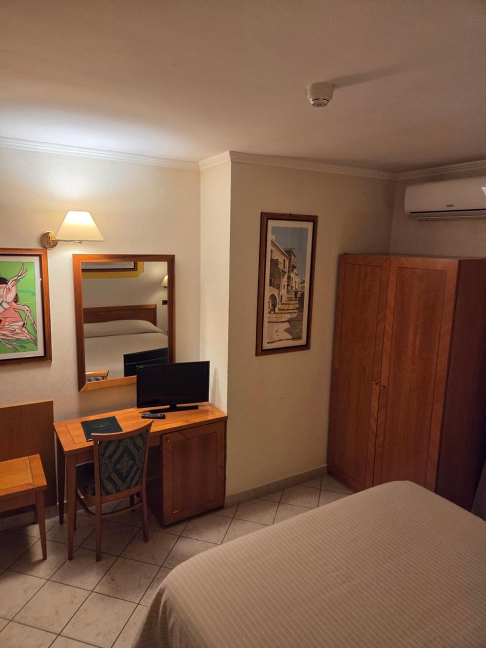 TV and multimedia, Bedroom, air conditioner