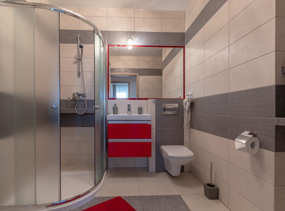 Shower, Toilet, Bathroom