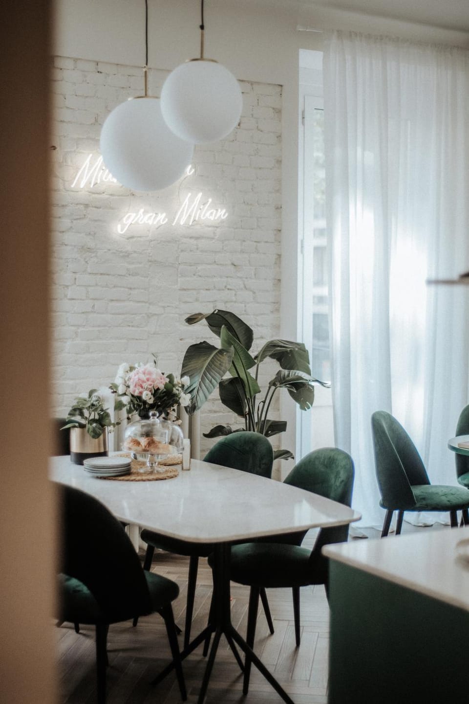 Seating area, Dining area