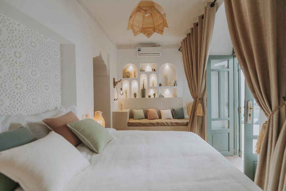 Bed, Photo of the whole room