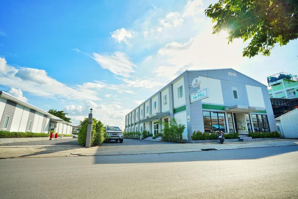 Facade/entrance, Off site, Location