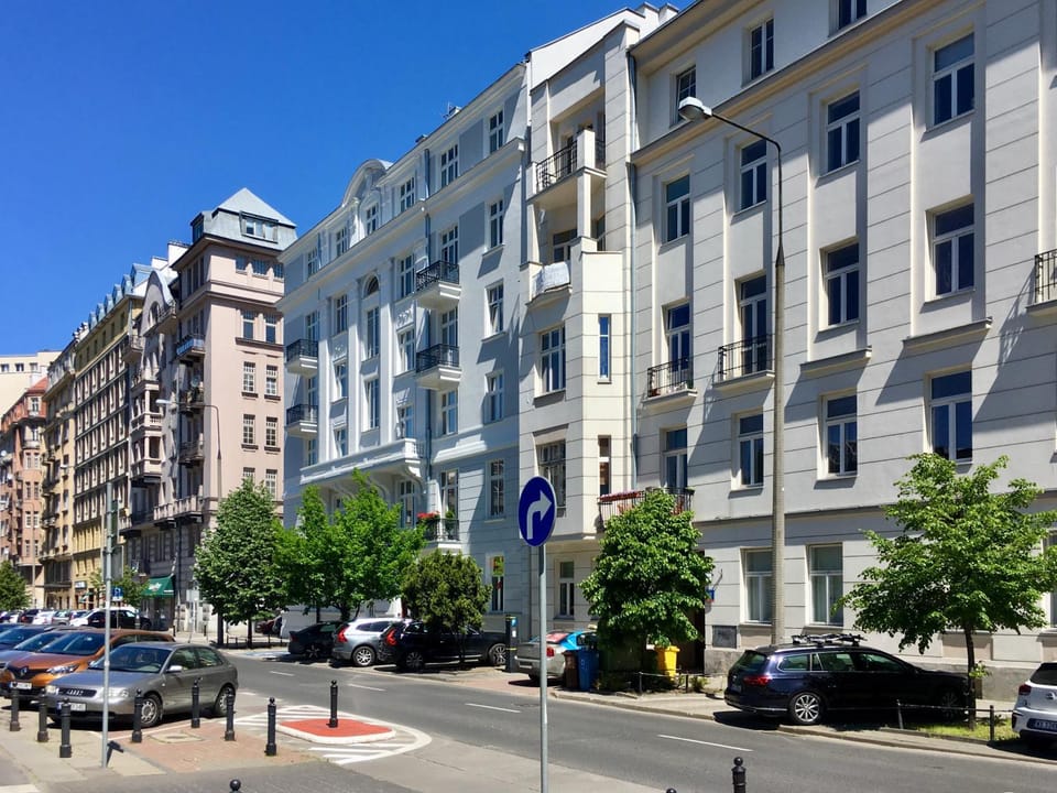 Facade/entrance, Neighbourhood