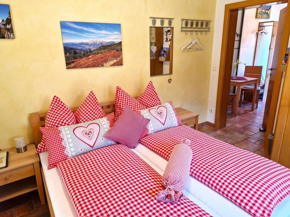 Bed, Photo of the whole room, Dining area, Bedroom