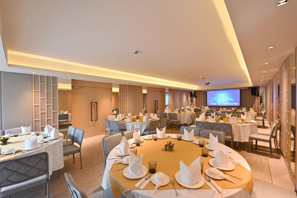 Restaurant/places to eat, Meeting/conference room