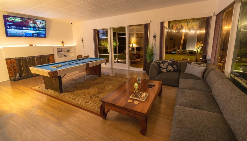Communal lounge/ TV room, Billiard, TV and multimedia, Living room
