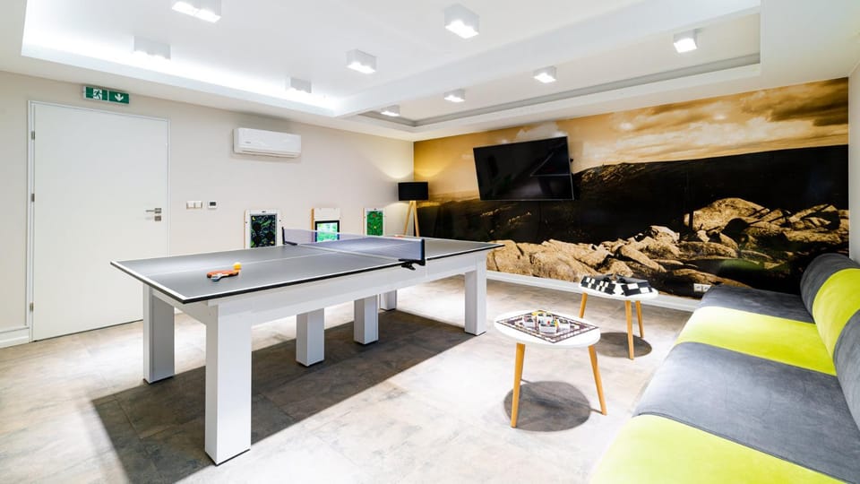 Communal lounge/ TV room, Billiard, Game Room, Table tennis