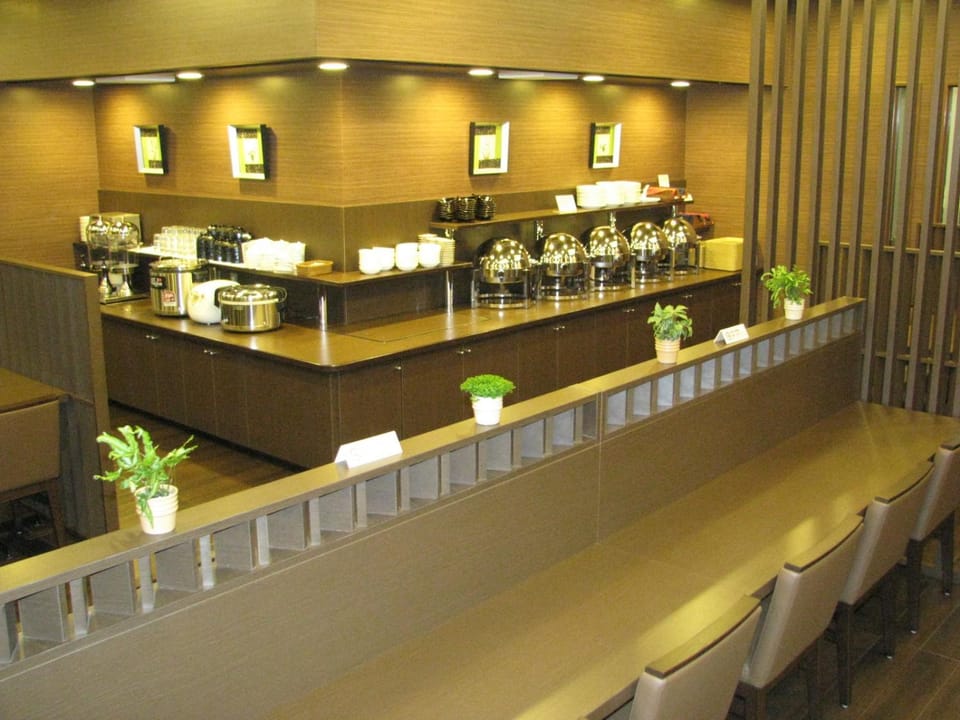 Restaurant/places to eat, Buffet breakfast