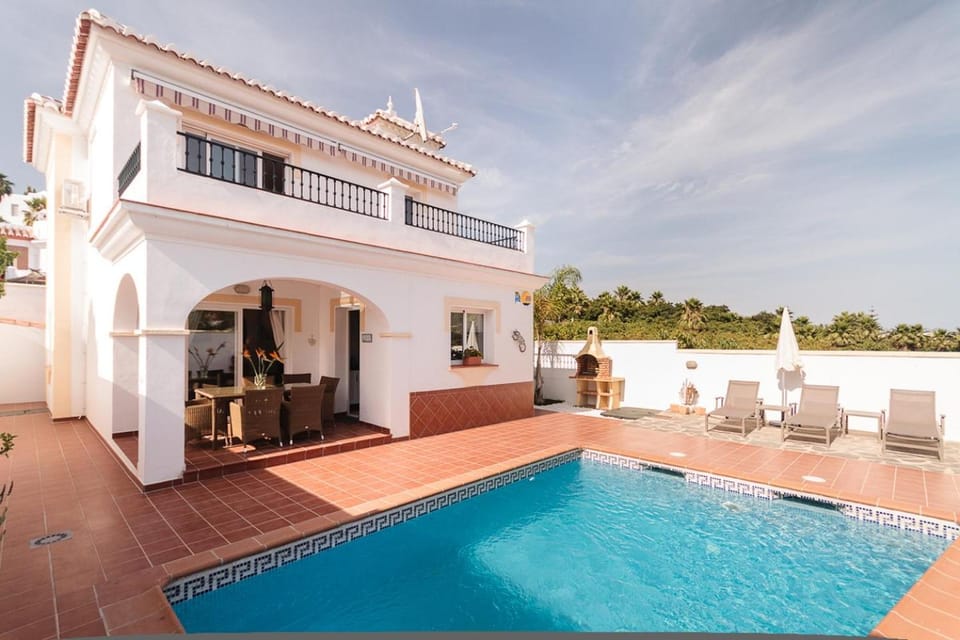 Property building, Balcony/Terrace, Swimming pool