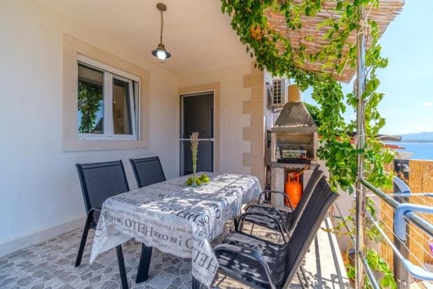Korak Do Mora House in Split-Dalmatia County