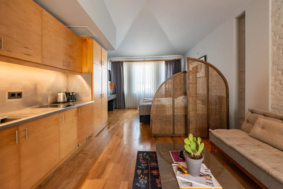 Kitchen or kitchenette, Seating area