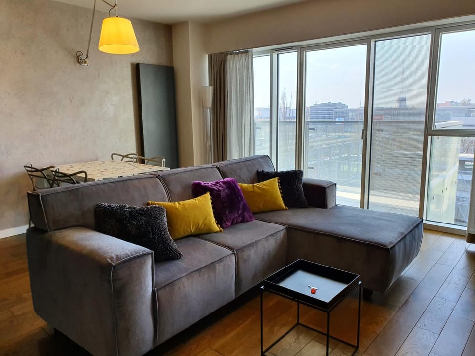 Living room, Seating area, On site, City view, Street view