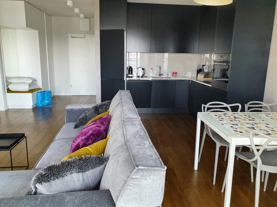 Kitchen or kitchenette, Living room, Seating area, Dining area, Communal kitchen