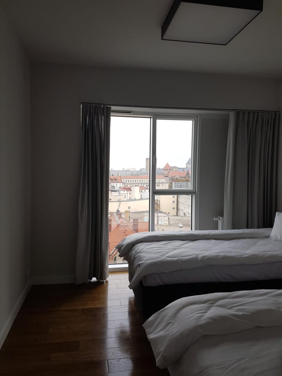 Nearby landmark, Bed, Photo of the whole room, Seating area, Bedroom