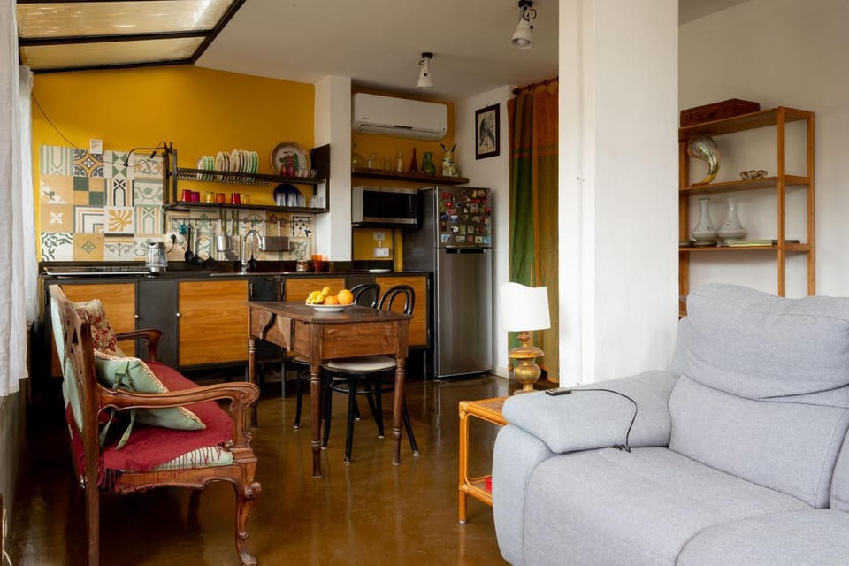 Kitchen or kitchenette, Living room, Seating area, Dining area