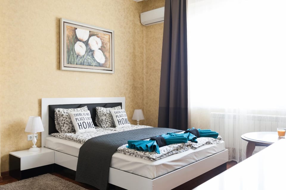 Bed, Photo of the whole room, Bedroom, air conditioner