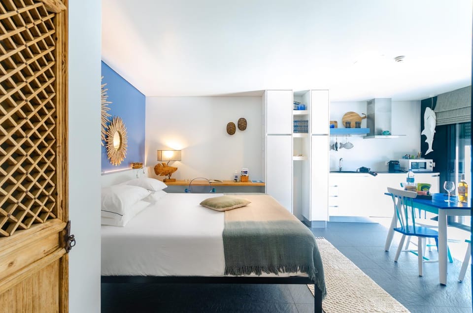 Kitchen or kitchenette, Bedroom