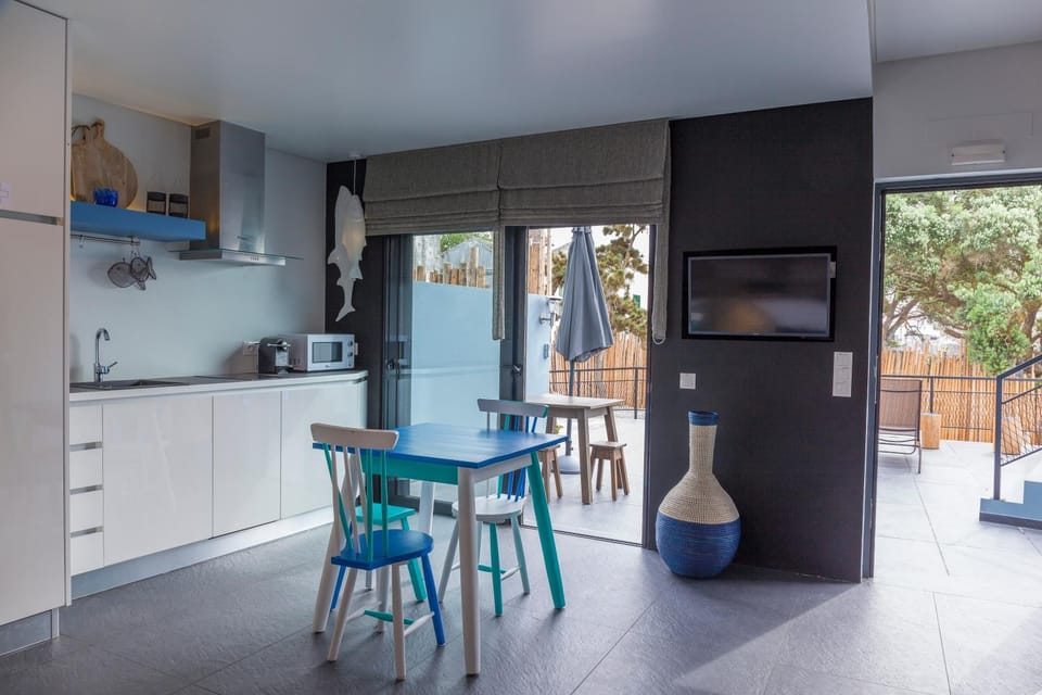 Coffee/tea facilities, Balcony/Terrace, Kitchen or kitchenette, Living room, Dining area, Bedroom