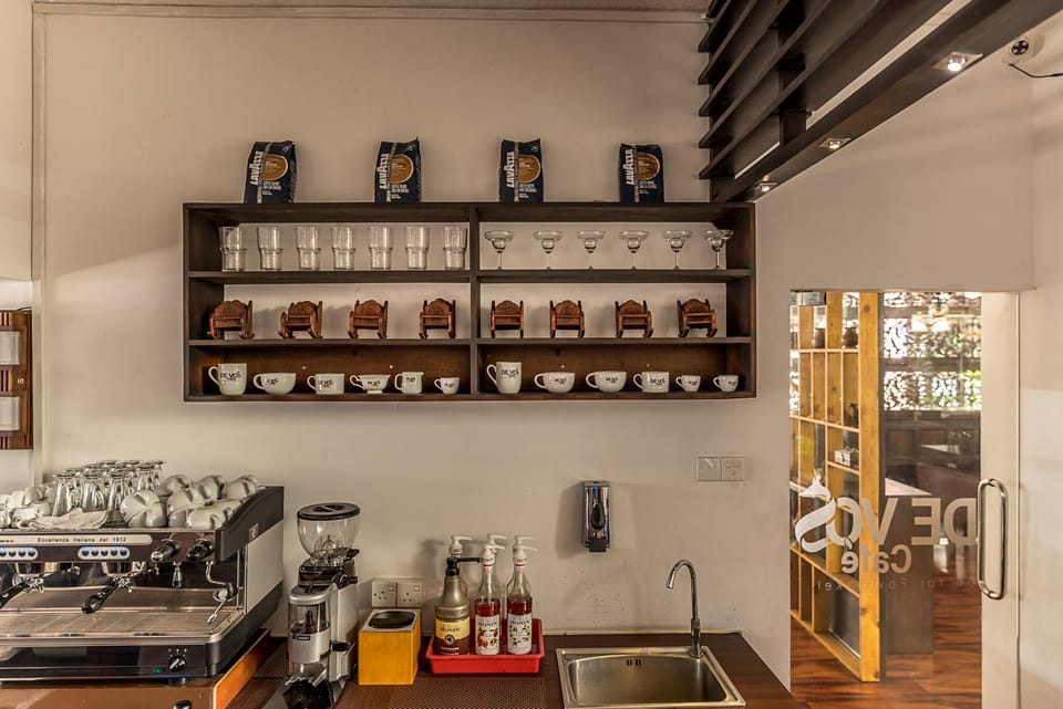 Restaurant/places to eat, Coffee/tea facilities, Food and drinks, Food, Drinks