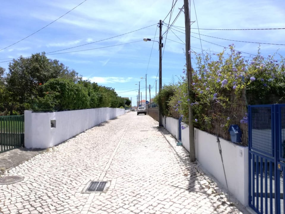 Neighbourhood, Street view