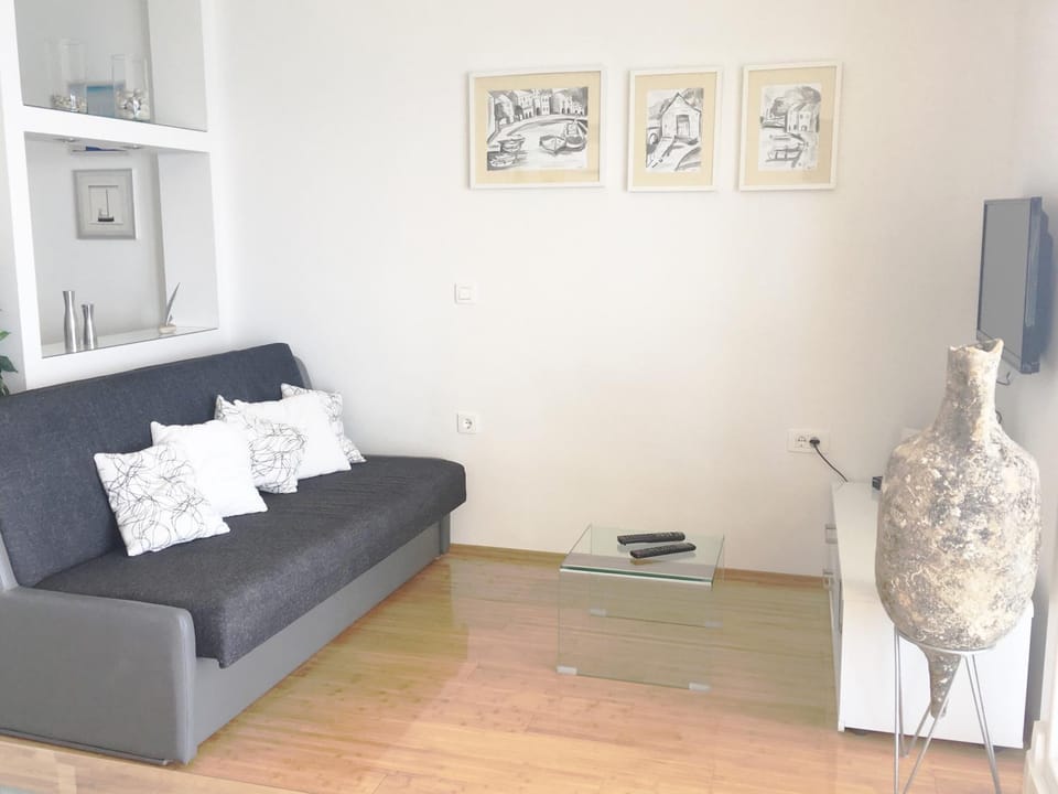 Apartment Sol - 5m from the sea Apartment in Split-Dalmatia County