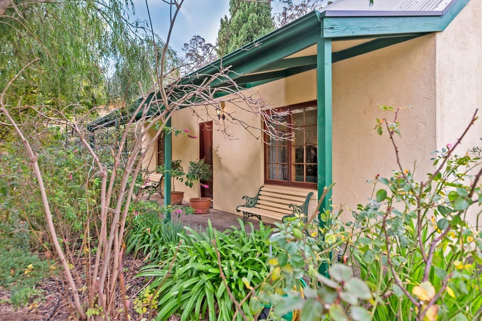 Property building, Patio, Facade/entrance