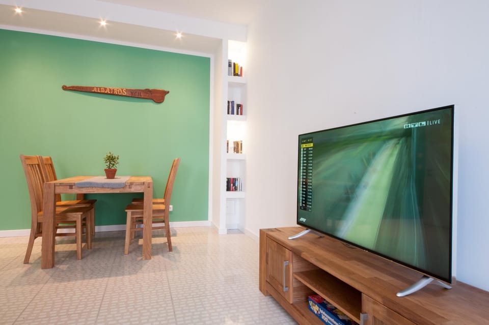 Living room, Photo of the whole room, Decorative detail