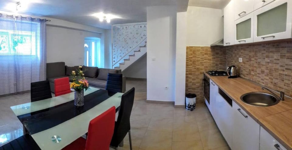 Holiday apartments Maslina Paho Apartment in Dubrovnik-Neretva County