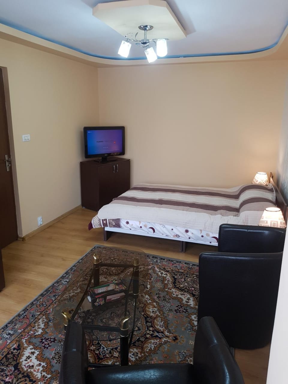 Communal lounge/ TV room, Bed, TV and multimedia, Photo of the whole room, Bedroom