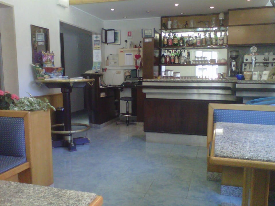 Lounge or bar, Lounge or bar