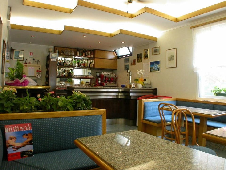 Lounge or bar, Lounge or bar