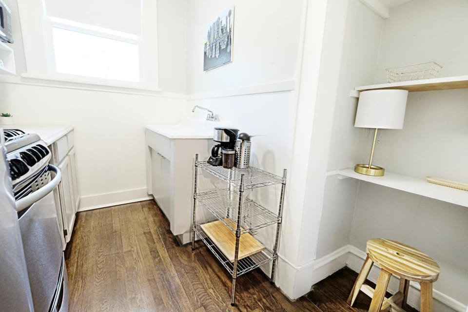 Global Cup The 1920s Mainstay Studio Flat on Lower Greenville Apartment in Dallas