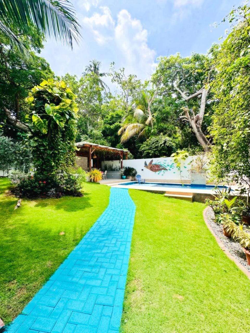 Swimming pool