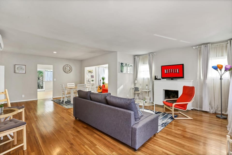 TV and multimedia, Seating area