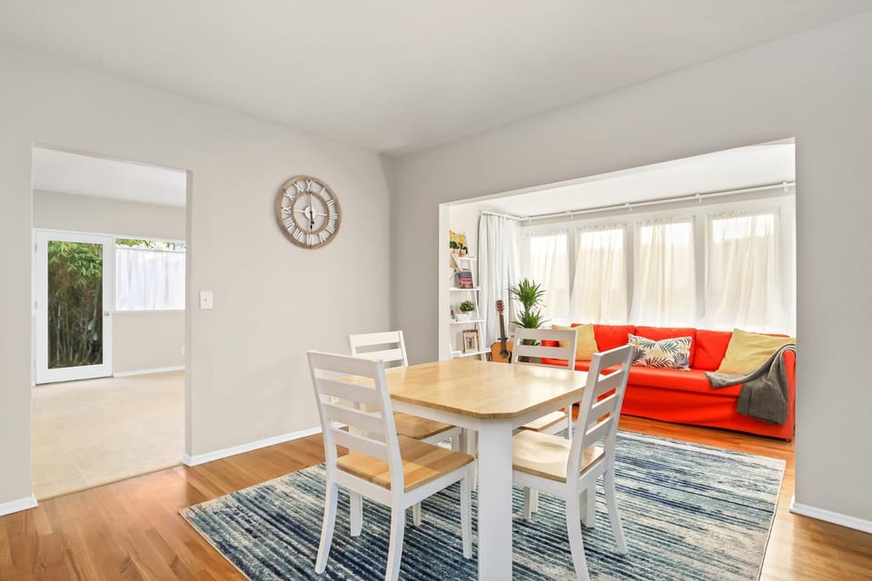 Seating area, Dining area