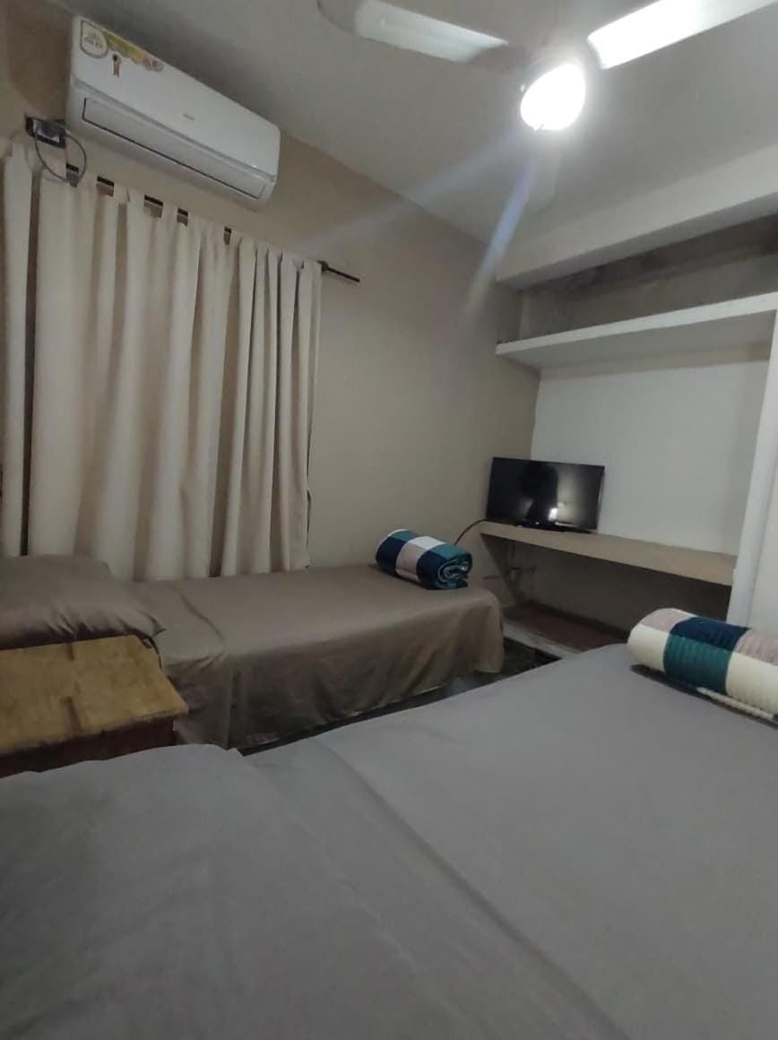 Bed, TV and multimedia, Photo of the whole room, Bedroom, air conditioner