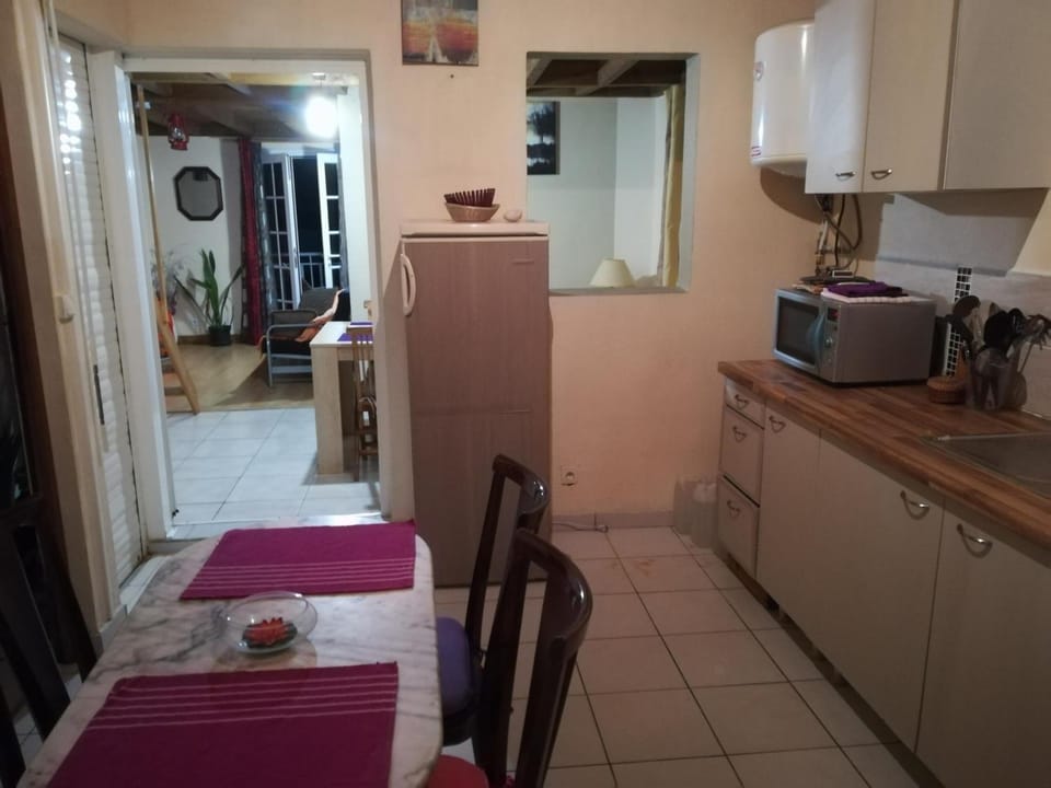 Kitchen or kitchenette, Communal kitchen