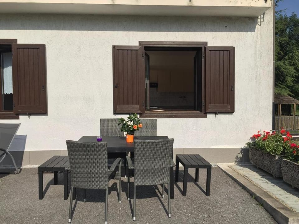 Garden, Seating area, Dining area