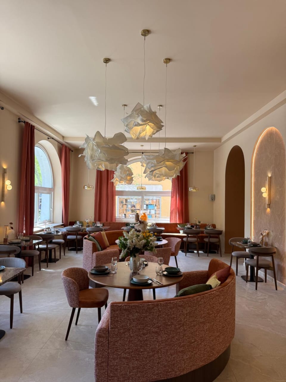 Restaurant/places to eat, Banquet/Function facilities, Breakfast