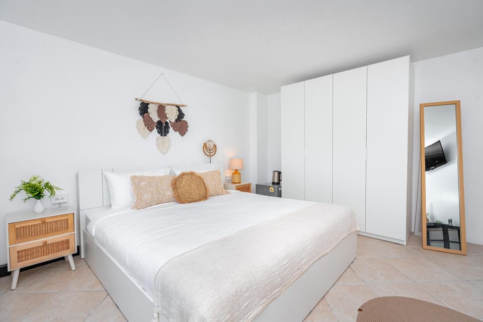 Bed, Coffee/tea facilities, Bedroom, pet friendly, wardrobe, air conditioner