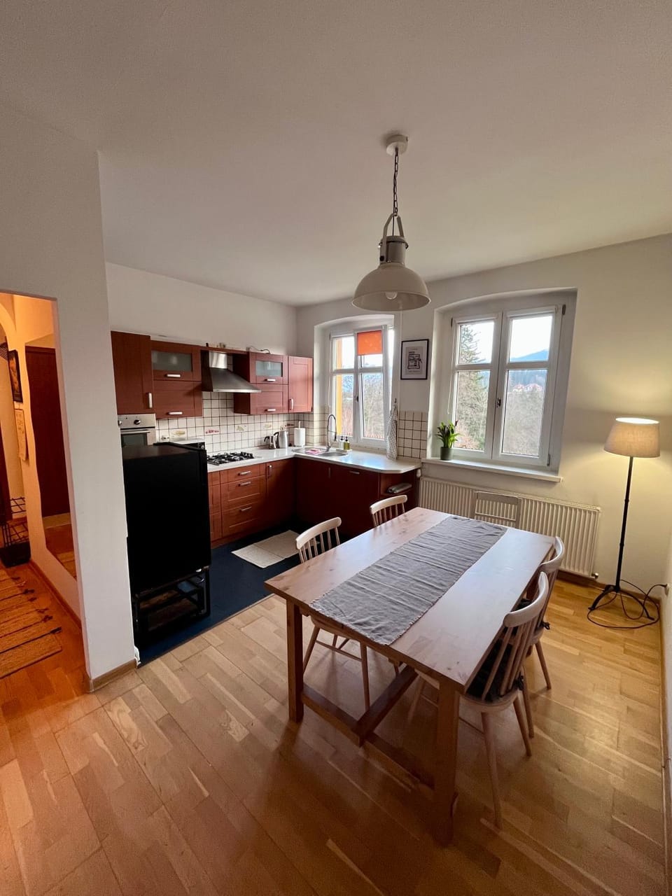 Kitchen or kitchenette, Dining area