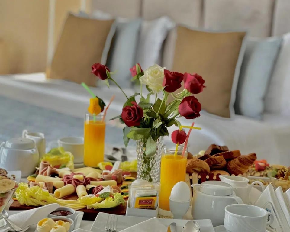 Bedroom, Food