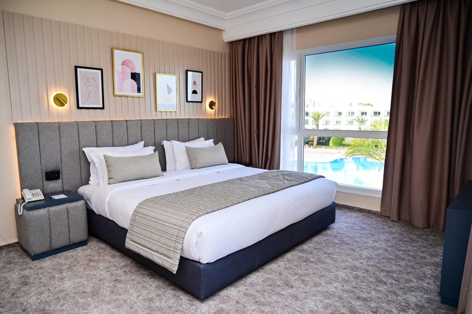 Bed, Photo of the whole room, Bedroom, Pool view