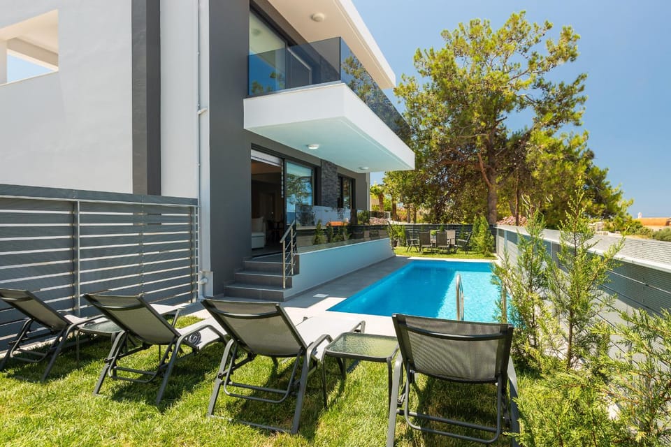Garden, Pool view, Swimming pool, sunbed
