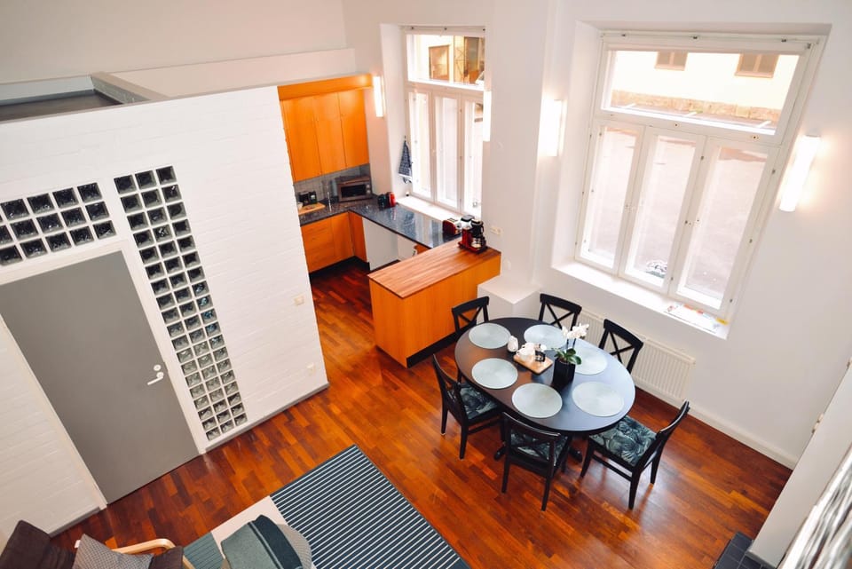Kitchen or kitchenette, Seating area, Dining area