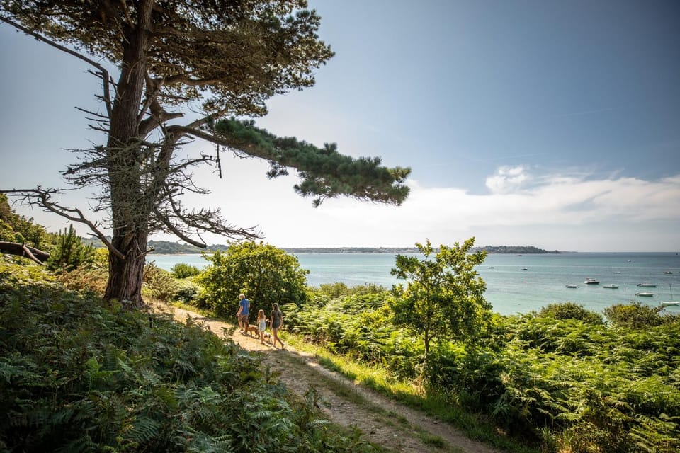 Camping RCN Port l'Epine Campground/ 
RV Resort in Brittany